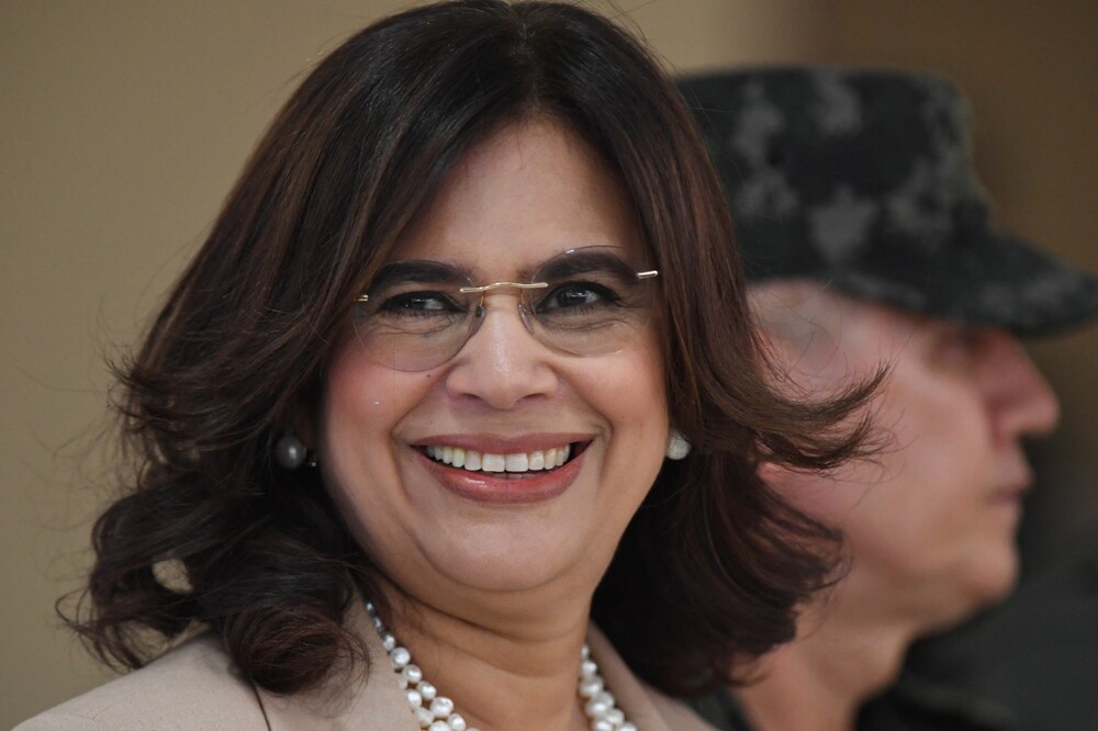 Honduras Faces Economic Alarm as Rixi Moncada’s Support Dips